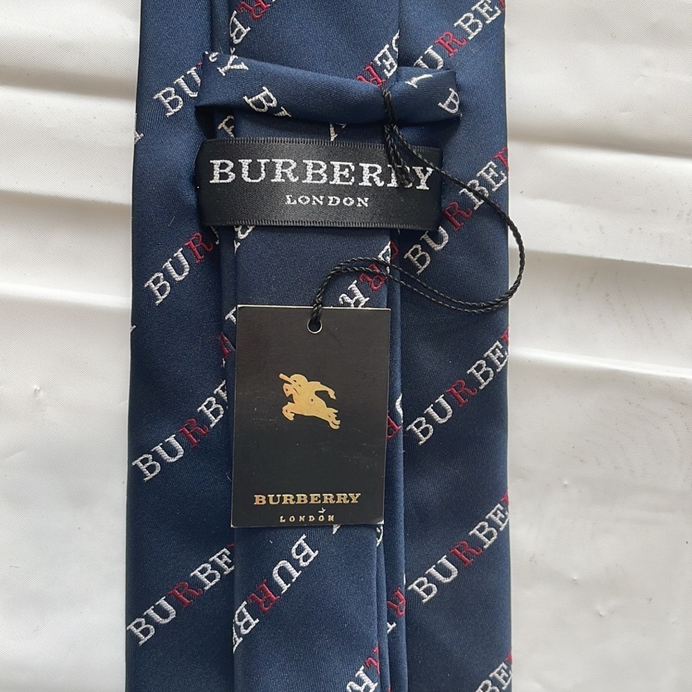 Vintage Burberry silk tie - Picture 5 of 6
